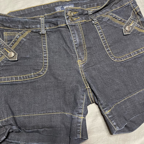 🔴🔴Sand Piper Womens Stretchy 16 Plus Mid Waisted Jean Shorts - Picture 2 of 6